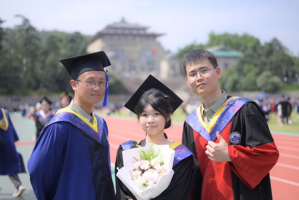2025年6月毕业合影